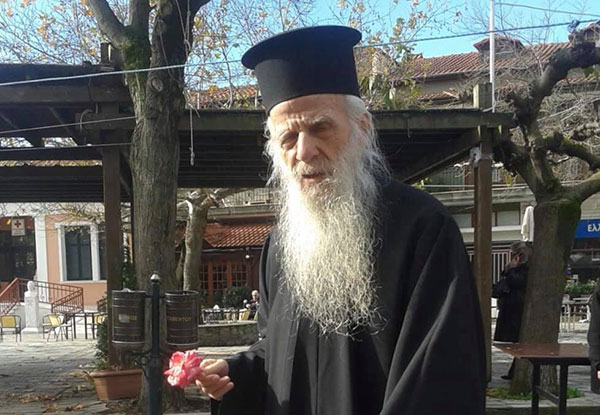 Κοιμήθηκε ο επί 6 δεκαετίες πρωτοπρεσβύτερος του Βελβεντού Χαρίσιος Πιτσιάβας