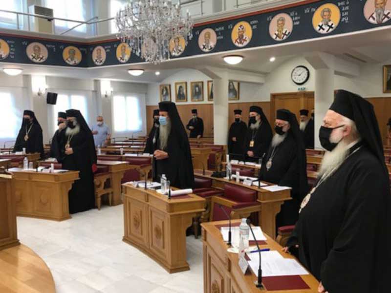 Με μάσκες οι Μητροπολίτες στη συνεδρίαση της Ιεράς Συνόδου