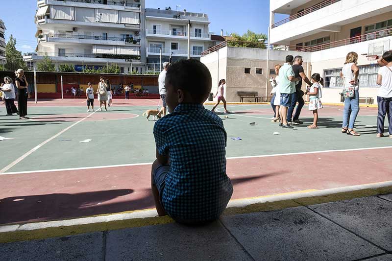Οι άδειες που δικαιούνται οι γονείς με το άνοιγμα των σχολείων, ποιος από τους δύο μπορεί να τη χρησιμοποιήσει