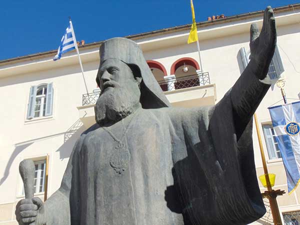 Τρισάγιο και κατάθεση στεφάνου στον ανδριάντα του Εθνομάρτυρα Αιμιλιανού Γρεβενών