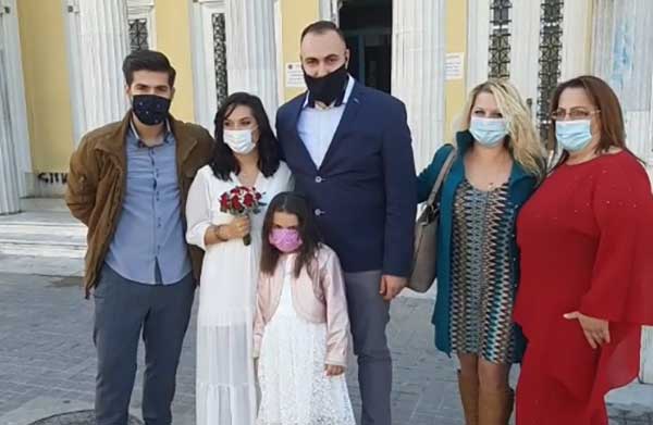 Γάμος εν μέσω κορονοϊού στο δημαρχείο της Κοζάνης