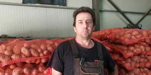 Καστοριά: Στο ethnos.gr ο αγρότης που χάρισε σε απόρους 25 τόνους πατάτας