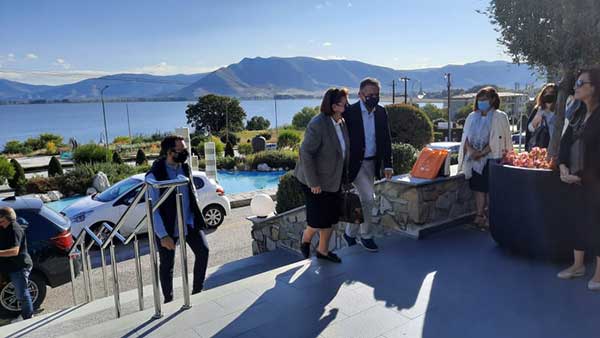 Η υπουργός Πολιτισμού Λίνα Μενδώνη έφτασε στην Καστοριά