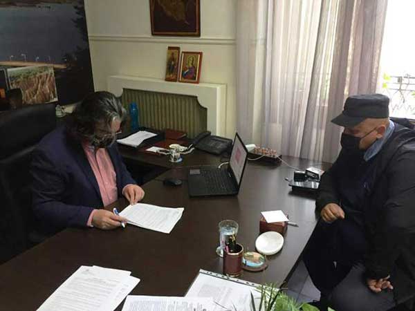 Υπεγράφη η σύμβαση για τις διαμορφώσεις 24 παιδικών χαρών του Δήμου Σερβίων