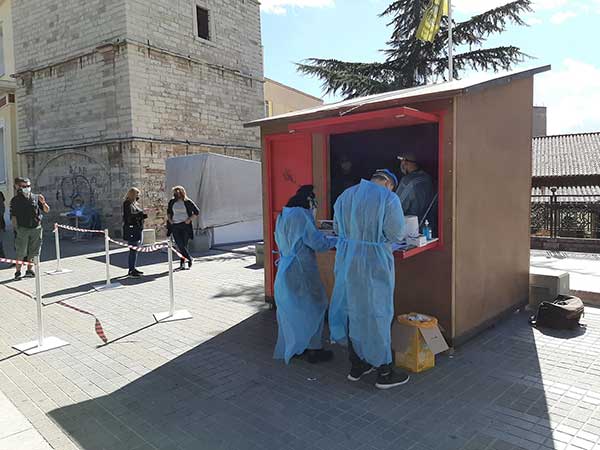 Ιχνηλάτηση με Rapid Τεστ για COVID-19 στην Κεντρική Πλατεία Κοζάνης από τις ΚΟΜΥ – ΕΟΔΥ