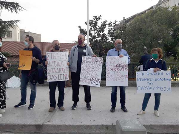 Συγκέντρωση διαμαρτυρίας στην κεντρική πλατεία της Κοζάνης κατά της Χρυσής Αυγής