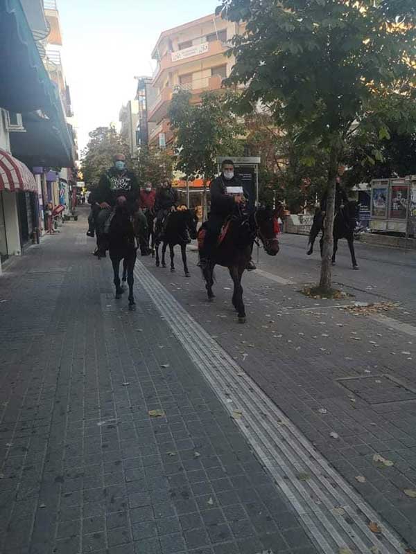 Επιστροφή των καβαλάρηδων Κοζάνης με το Ιερό Λείψανο του Αγίου Νικάνορα από τη Ζαβορδα στην Κοζάνη