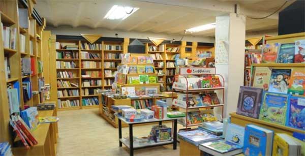 Κοζάνη: «Τα τοπικά βιβλιοπωλεία βλέπουν τον τζίρο τους να χάνεται λόγω του ηλεκτρονικού εμπορίου»