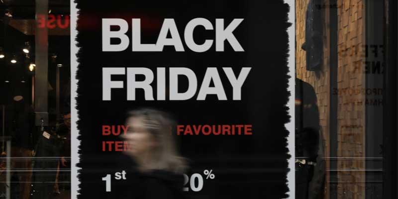Αντίστροφη μέτρηση για τη Black Friday: Πότε «πέφτει» φέτος -Εντυπωσιακές εκπτώσεις προαναγγέλλουν οι έμποροι