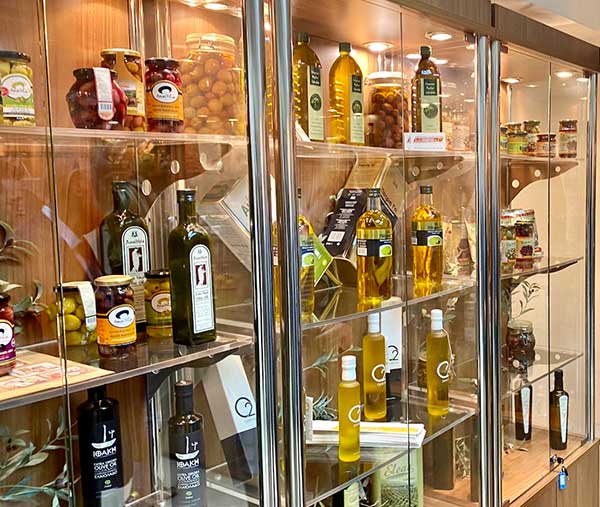 ΥπΑΑΤ: Παρατείνεται η προθεσμία υποβολής αιτημάτων πληρωμής για ενίσχυση των ελαιοπαραγωγών με 126 εκατομμύρια ευρώ