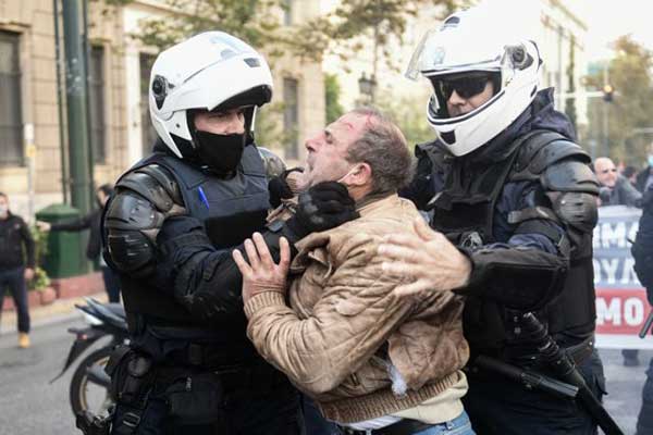 Πολυτεχνείο: Σημειώθηκαν επεισόδια και προσαγωγές στο κέντρο της Αθήνας