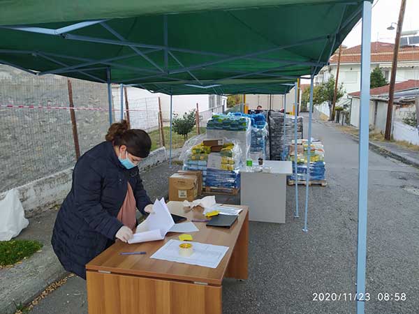 Με επιτυχία πραγματοποιήθηκε η 6η διανομή τροφίμων στα Σέρβια στο πλαίσιο του προγράμματος ΤΕΒΑ