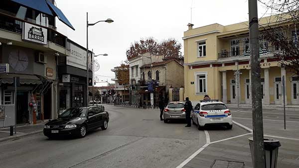 Εντατικοί αστυνομικοί έλεγχοι στο κέντρο της Κοζάνης-Άδεια πόλη