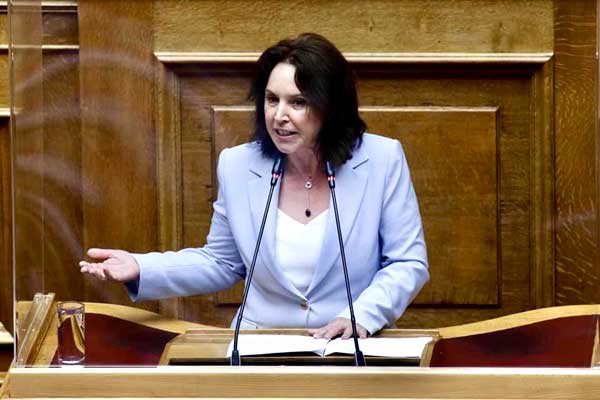 Καλλιόπη Βέττα: “Η επαγγελματική εκπαίδευση μετατρέπεται σε αγοραίο προϊόν – Αποτυχία της κυβέρνησης στην αντιμετώπιση της πανδημίας στην ΠΕ Κοζάνης”