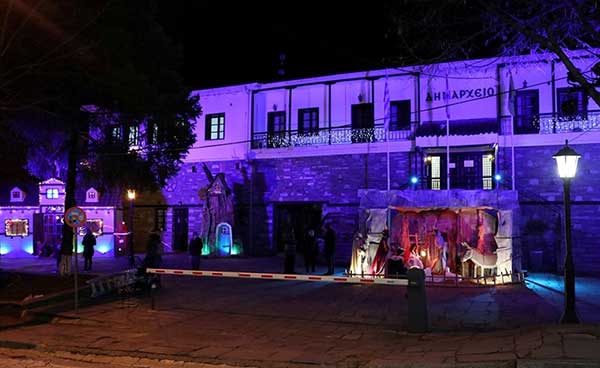 Μία φανταστική “Μαγική Λιμνοπολιτεία” στολίζει το Δημαρχείο Καστοριάς!