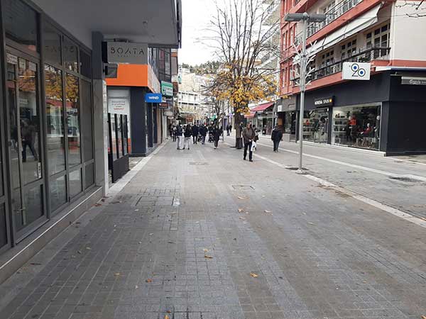 Κενώνεται το περίπτερο στο τέρμα του πεζοδρόμου της Κοζάνης