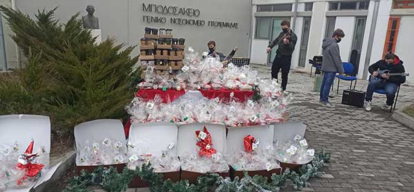 Μουσικές, γλυκά και τσάι  στο προσωπικό του Μποδοσάκειου