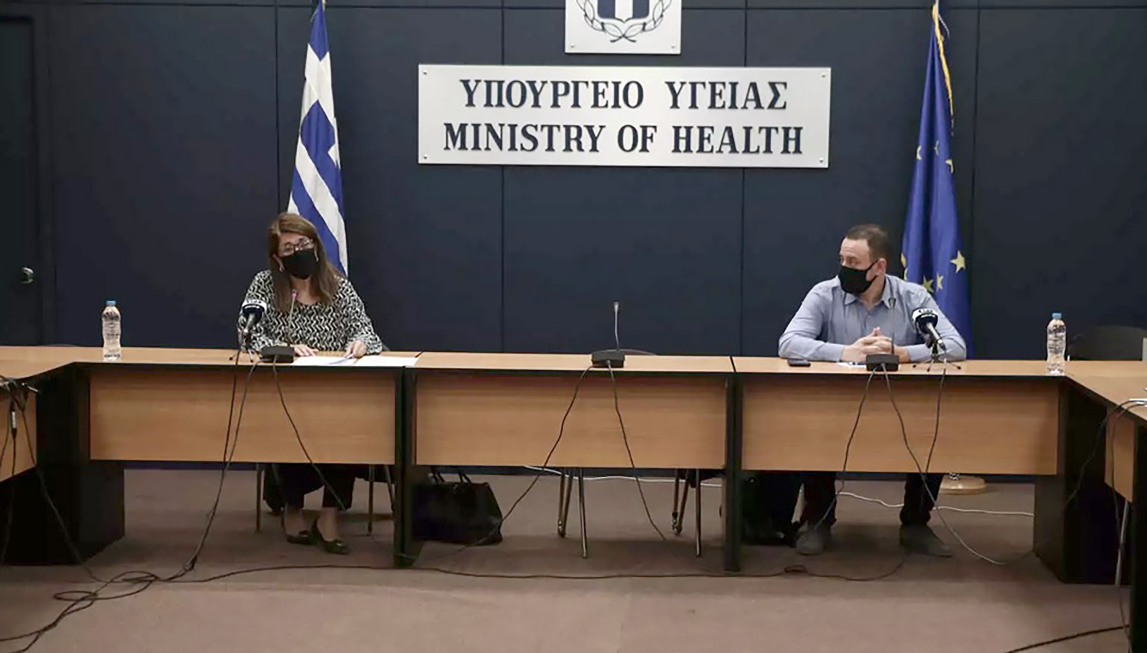 Κορονοϊός: «Αρκούν 8 λεπτά για να γίνει διασπορά σε ένα σπίτι με 20 καλεσμένους»