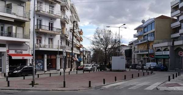Κώστας Διδίλης: Πλατεία Αριστοτέλους-Η πλατεία ενός κατώτερου Θεού εν μέσω Χριστουγέννων