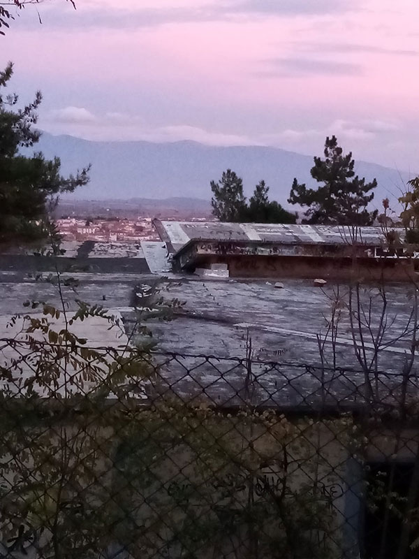 Αναφορά για εγκλωβισμό κοριτσιού στη στέγη του Ξενία – Το Σάββατο γινόταν πάρτι στον εσωτερικό χώρο