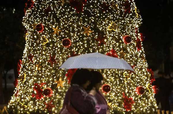 Χριστούγεννα στο σπίτι με τους στενούς συγγενείς – Πόσοι θα είναι στο γιορτινό τραπέζι