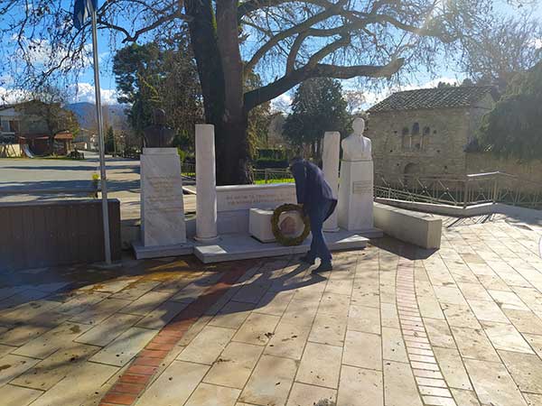 Τιμήθηκε η Εθνική Αντίσταση 1941-1944 με κατάθεση στεφάνου στην κεντρική πλατεία Αιανής
