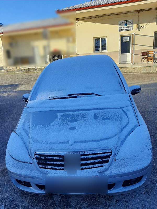 Συνελήφθησαν 3 αλλοδαποί, σε περιοχή της Καστοριάς, οι οποίοι επέβαιναν σε Ι.Χ.Ε. αυτοκίνητο, ο οδηγός του οποίου αναζητείται να συλληφθεί