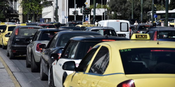 Τι αλλάζει στις μετακινήσεις από τη Δευτέρα για ταξί, αστικά , υπεραστικά, μαθητές και εκπαιδευτικούς