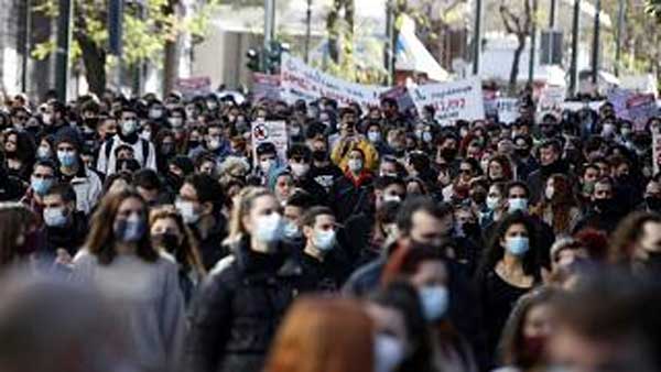 Απαγόρευση δημόσιων υπαίθριων συναντήσεων άνω των 100 ατόμων μέχρι τις 1 Φεβρουαρίου