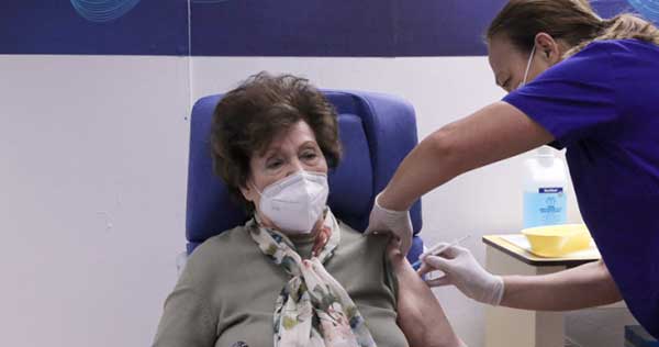 Εμβολιασμός: Ανοίγουν την Παρασκευή τα ραντεβού για τους 80 ως 84 ετών