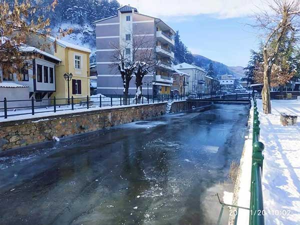 Φλώρινα: Πάγωσε ο ποταμός Σακουλέβας από τον ισχυρό παγετό