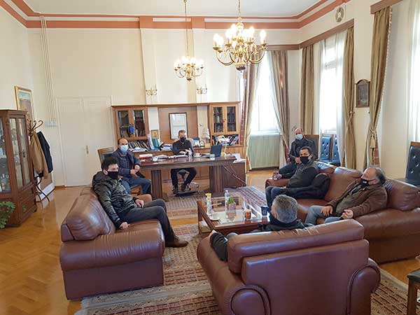 Λαϊκές αγορές: Συνάντηση του Λάζαρου Μαλούτα με επαγγελματίες – Συζήτηση για τα προβλήματα κατά την περίοδο της πανδημίας