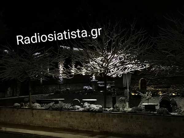 Η Σιάτιστα μέσα στη νύχτα χιονισμένη