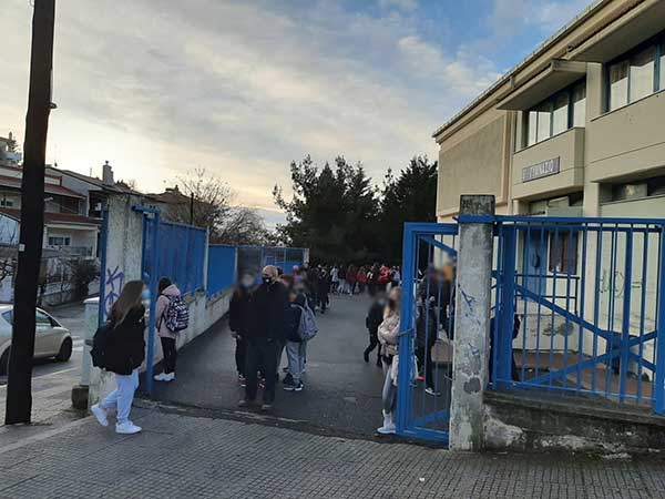 Επέστρεψαν οι μαθητές γυμνασίων και λυκείων της Κοζάνης στα θρανία
