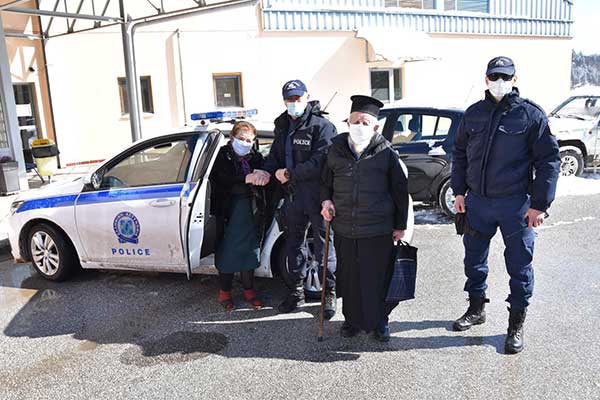 Γενική Περιφερειακή Αστυνομική Διεύθυνση Δυτικής Μακεδονίας: Όποιος πολίτης θέλει βοήθεια για να μετακινηθεί σε εμβολιαστικό κέντρο, νοσοκομείο ή ιατρικό κέντρο μπορεί να καλέσει στο 100