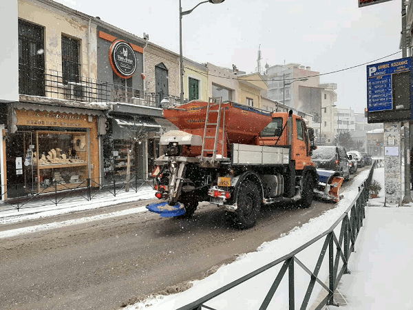 Βγήκαν τα γκρέιντερ στην πόλη της Κοζάνης