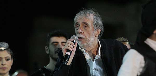 Πέθανε ο σπουδαίος τραγουδιστής Αντώνης Καλογιάννης