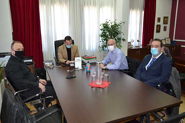 Εθιμοτυπική επίσκεψη του νέου Διοικητικού Συμβουλίου της Ελληνικής Ομοσπονδίας Γούνας στον Δήμαρχο Καστοριάς