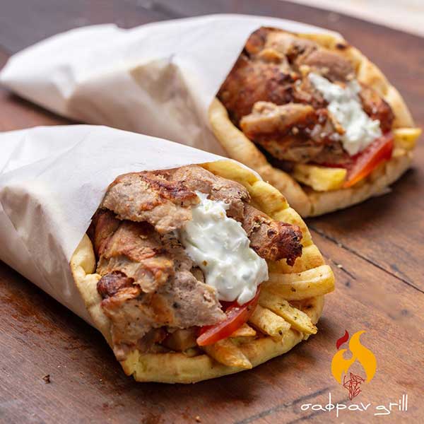 Σαφράν grill: Υπέροχα τυλιχτά με χειροποίητη πίτα