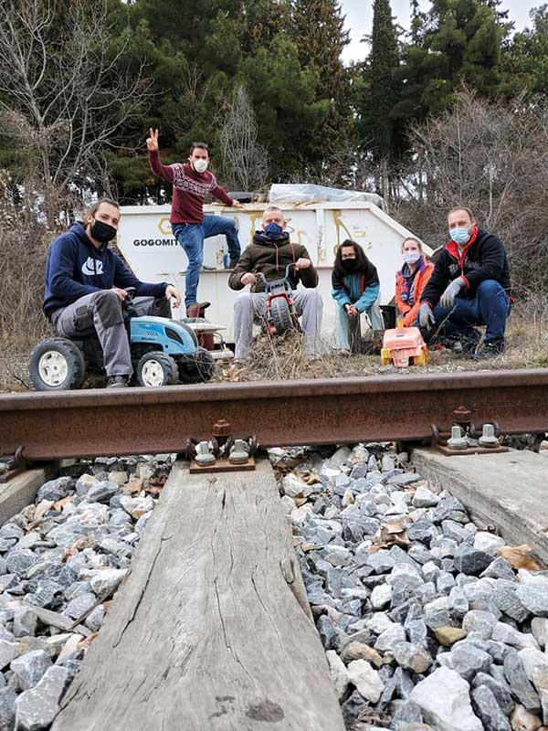 Οι Save Your Hood Κοζάνης στον ΟΣΕ Κοζάνης, γεμίζοντας και πάλι έναν ολόκληρο κάδο μπαζών…