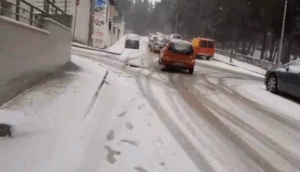 Ιδιαίτερη ολισθηρότητα στη στροφή για τον Άγιο Δημήτριο Κοζάνης