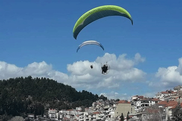 Ιπτάμενες κυριακάτικες βόλτες πάνω από την Καστοριά (Φώτο)