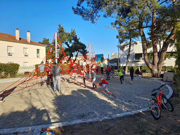Ένας ωραίος παιδότοπος στο δημοτικό πάρκο της Κοζάνης
