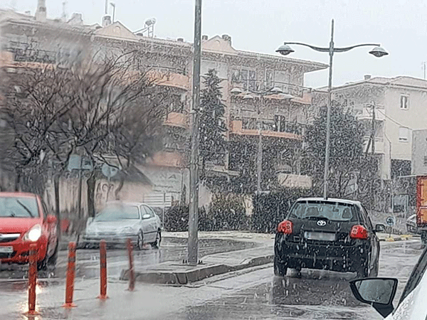 Πυκνή χιονόπτωση τώρα στην Κοζάνη