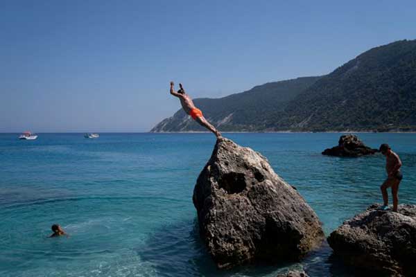 Πόσο θερμό θα είναι το φετινό καλοκαίρι; – Τι λένε τα Μερομήνια