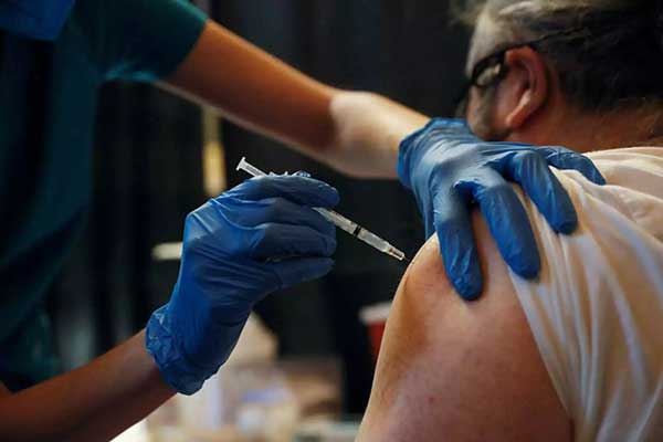 Κορωνοϊός: Ένα περιστατικό σε 340.000 δόσεις εμβολίου με AstraZeneca στην Ελλάδα συνδέεται με τα επεισόδια θρόμβωσης