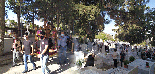 Η περιφορά του Επιταφίου στα μνήματα του Άη Γιώργη
