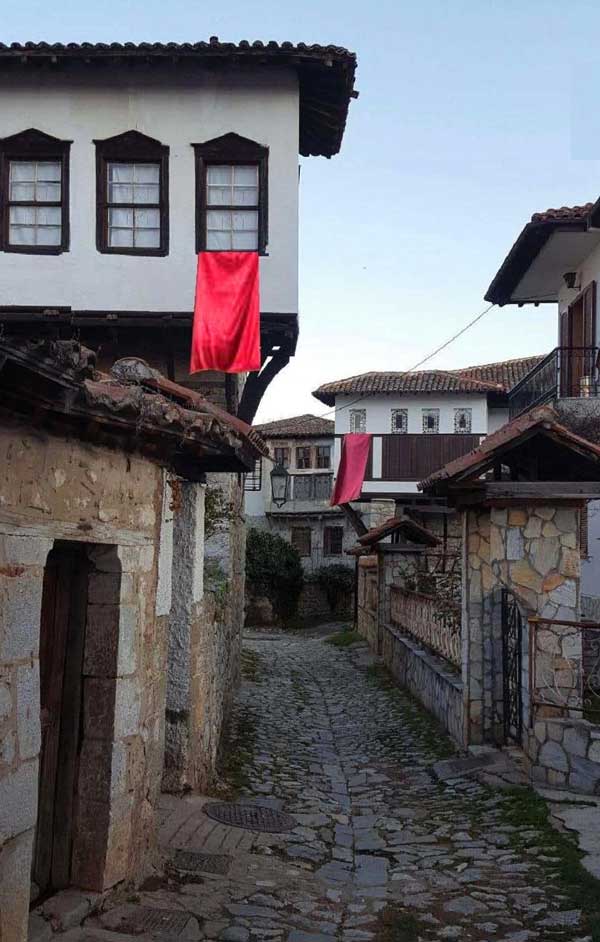 Το ιδιαίτερο έθιμο της Μεγάλης Πέμπτης στην Καστοριά