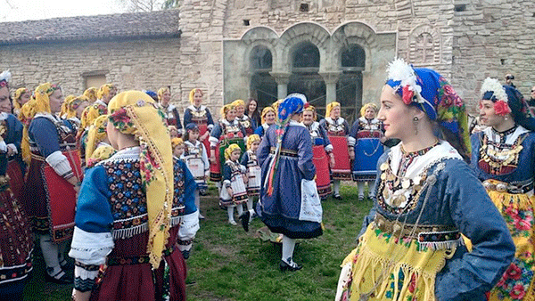 Το πήδημα γάστρας, πυρολατρική τελετή των εορτών της ανοίξεως στην ύπαιθρο της Δυτικής Μακεδονίας (του Θανάση Καλλιανιώτη)