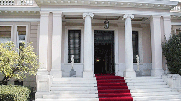 Υπευθυνότητα και σύνεση ζητά το Μαξίμου από τους εμπόρους Θεσσαλονίκης, Αχαΐας και Κοζάνης